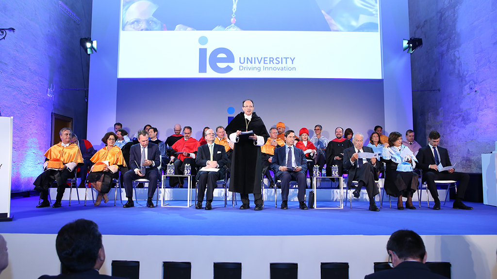 Salvador Carmona en la apertura del pasado curso académico. / E. A.