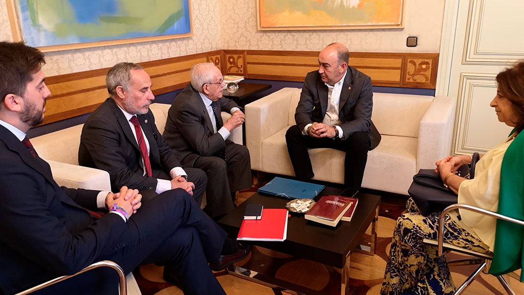 Miguel Ángel de Vicente y Antonio Horcajo durante la reunión que mantuvieron en Segovia. / EL ADELANTADO