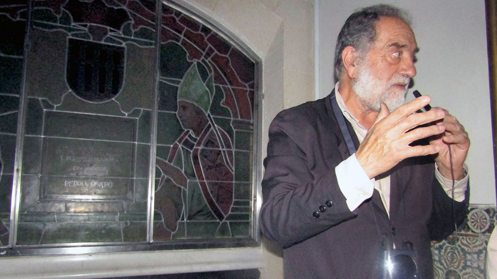 Carlos Muñoz de Pablos durante su intervención en el Alcázar dentro de las Lecciones de Arte de San Quirce. / E. A.