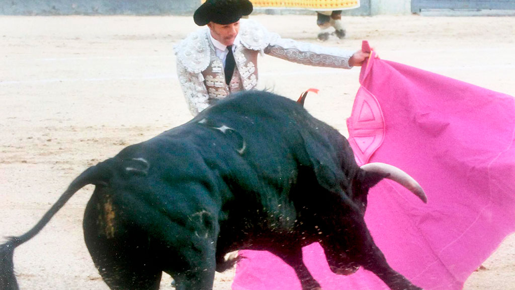 Víctor Pérez Rodríguez realiza un quite en la Plaza de Toros de las Ventas en Madrid. / EL ADELANTADO