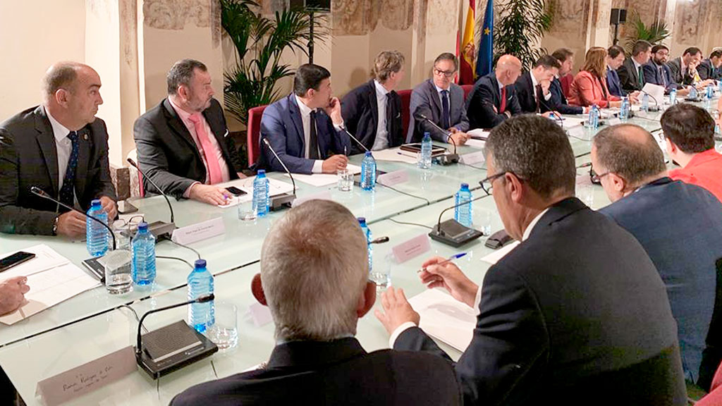 El presidente de la Diputación, Miguel Ángel de Vicente, fue uno de los participantes en la reunión celebrada ayer en Salamanca. / el adelantado