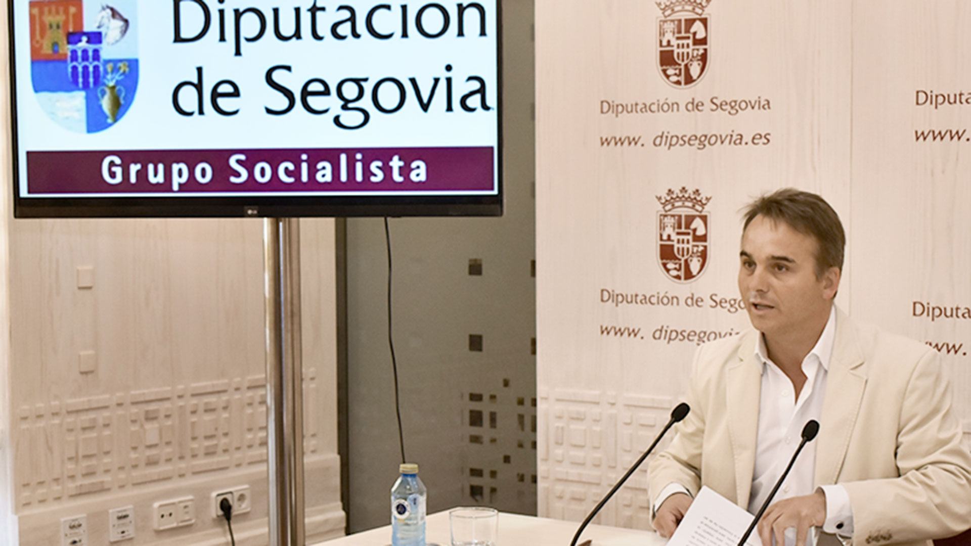 Máximo San Macario, ayer en rueda de prensa en la Diputación. / E.A.