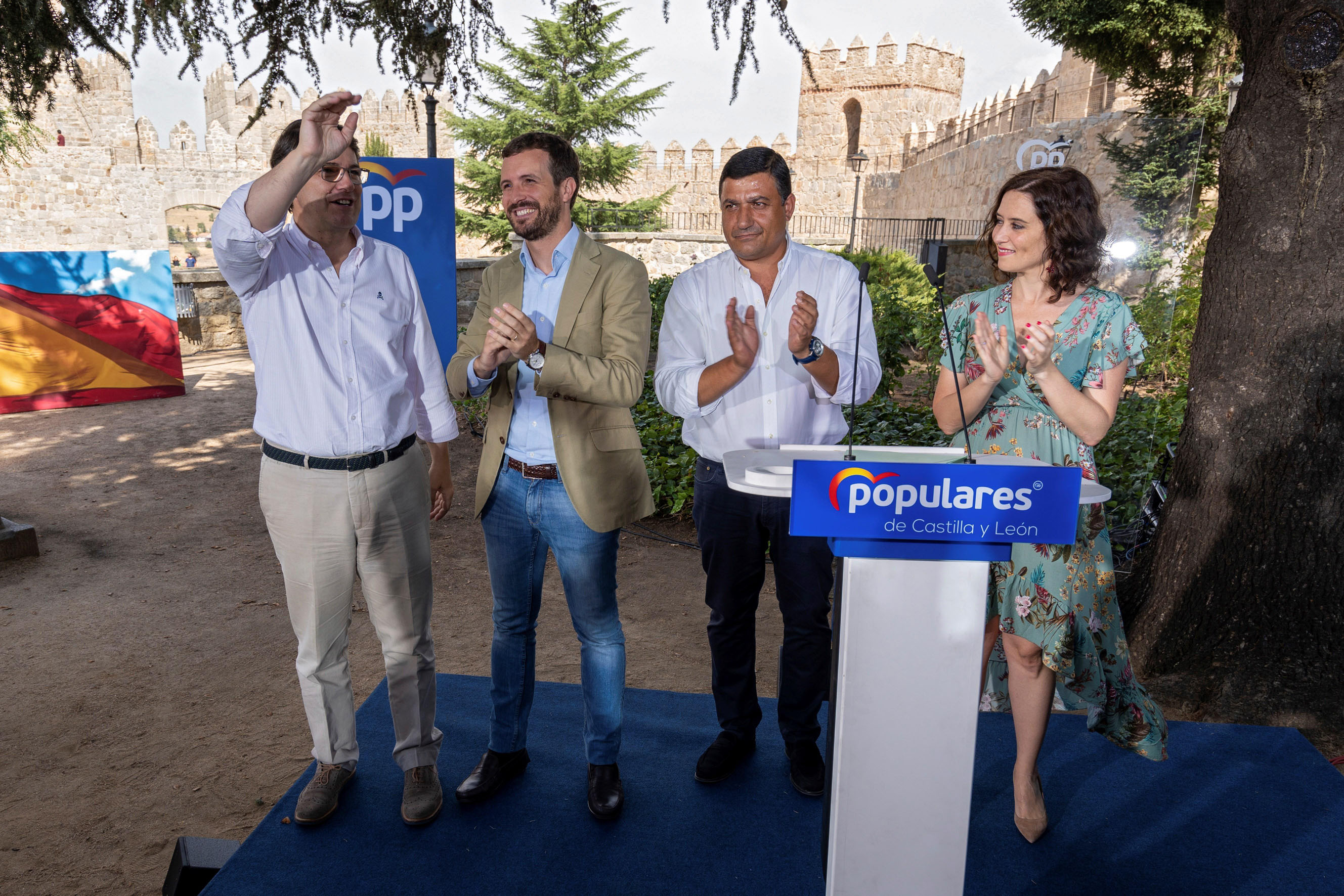 ´Pablo Casado (2 por la izquierda), junto a Alfonso Fernández Mañueco (izq), Carlos García e Isabel Díaz Ayuso. / EFE