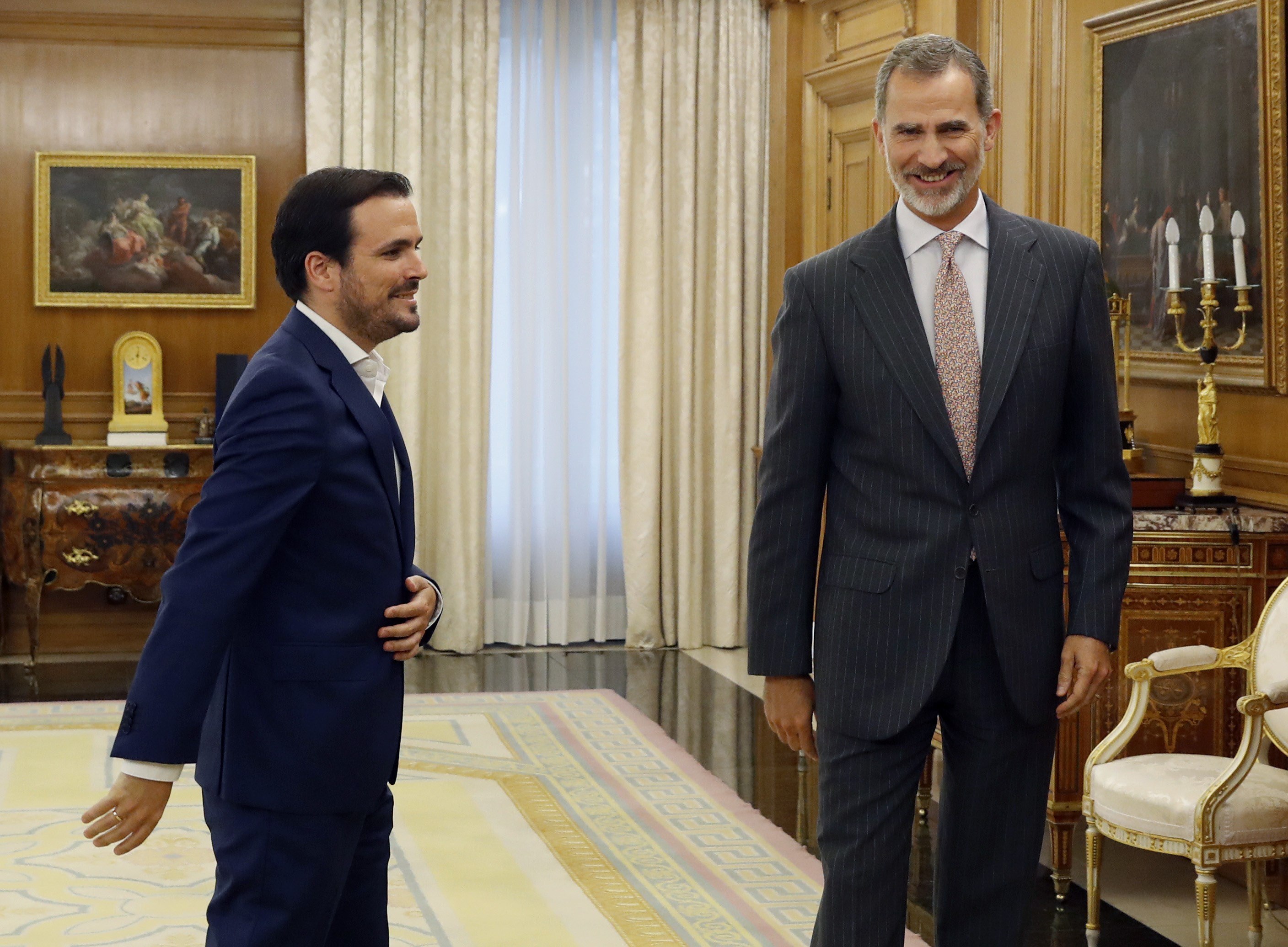 Alberto Garzón acude a su encuentro con Felipe VI en Zarzuela. / EFE