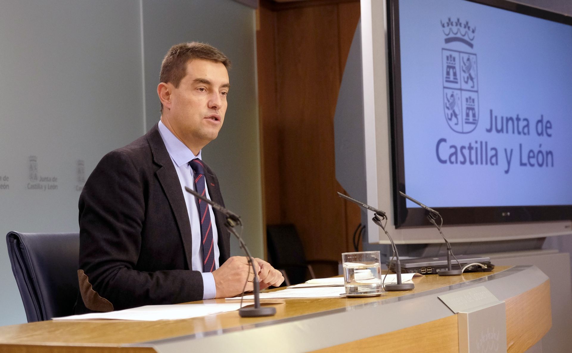 El consejero de Presidencia de la Junta, Ángel Ibáñez. / europa press

El consejero de la Presidencia, Ángel Ibáñez, comparece en la rueda de prensa posterior al Consejo de Gobierno


9/26/2019