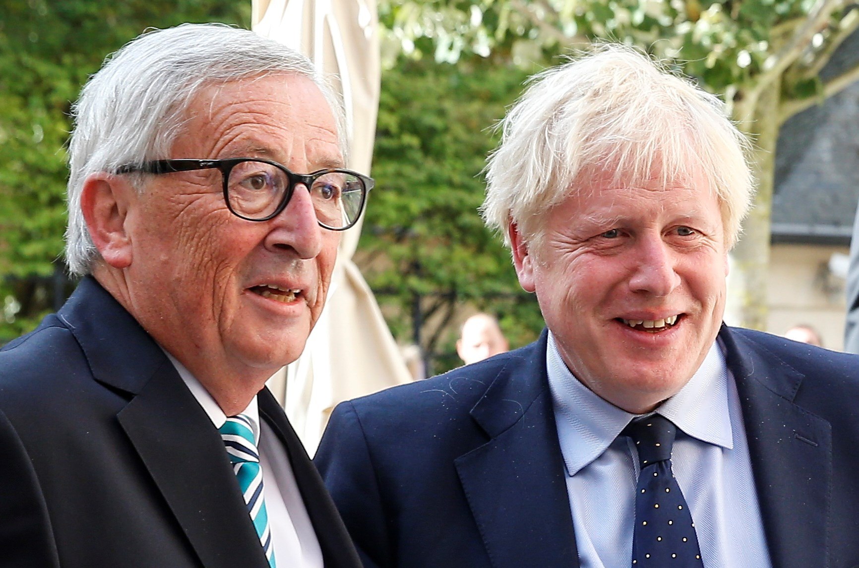 El presidente de la Comisión Europea, Jean-Claude Juncker, junto al primer ministro británico, Boris Johnson. / EFE
