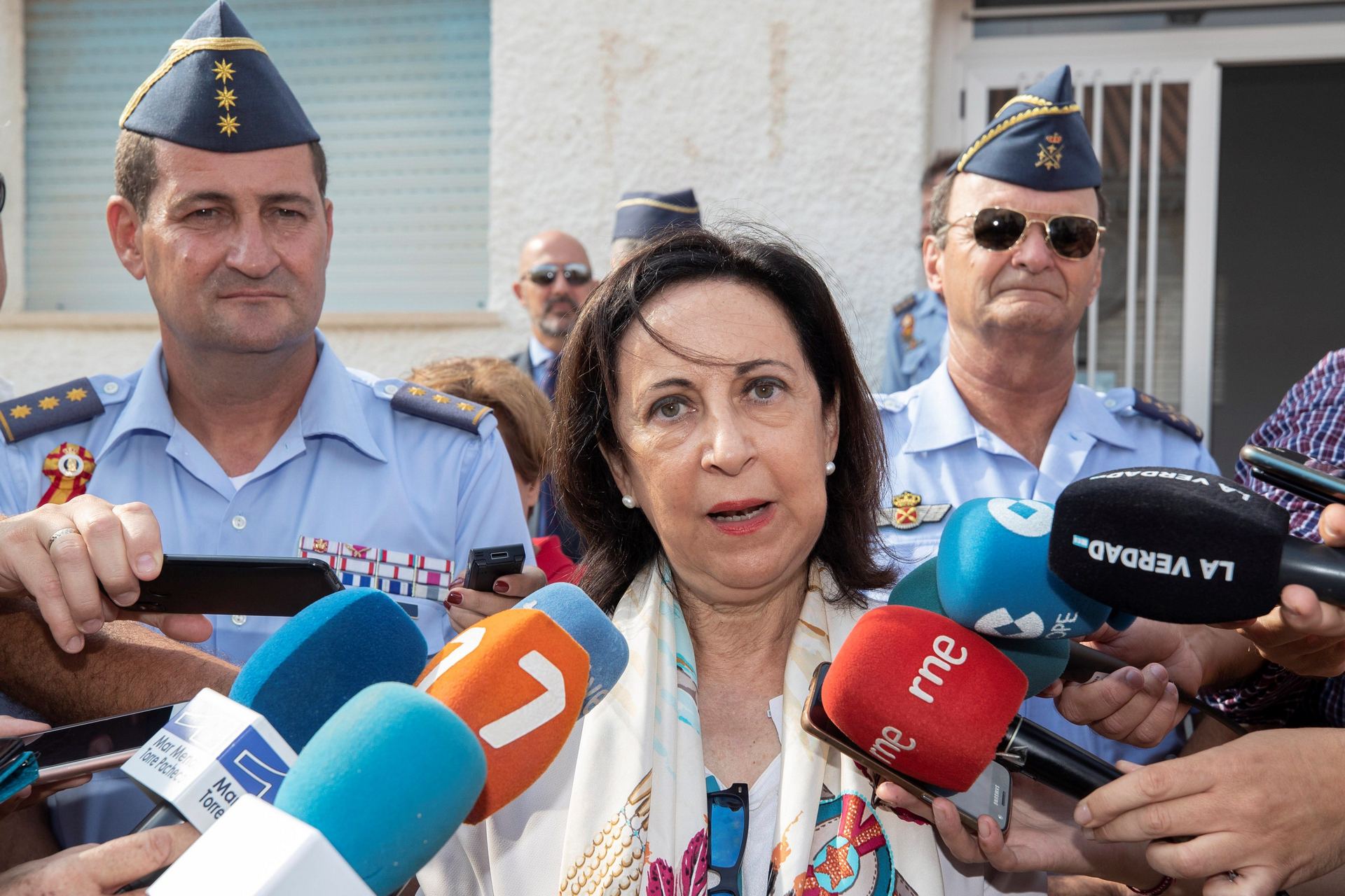 La ministra recuerda que desde hace siete años ningún avión de la Academia ha sufrido un accidente mortal.