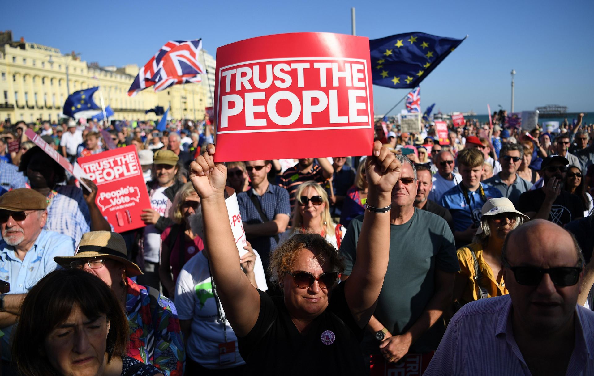 Manifestantes proeuropeos en Brighton durante el congreso Laborista.