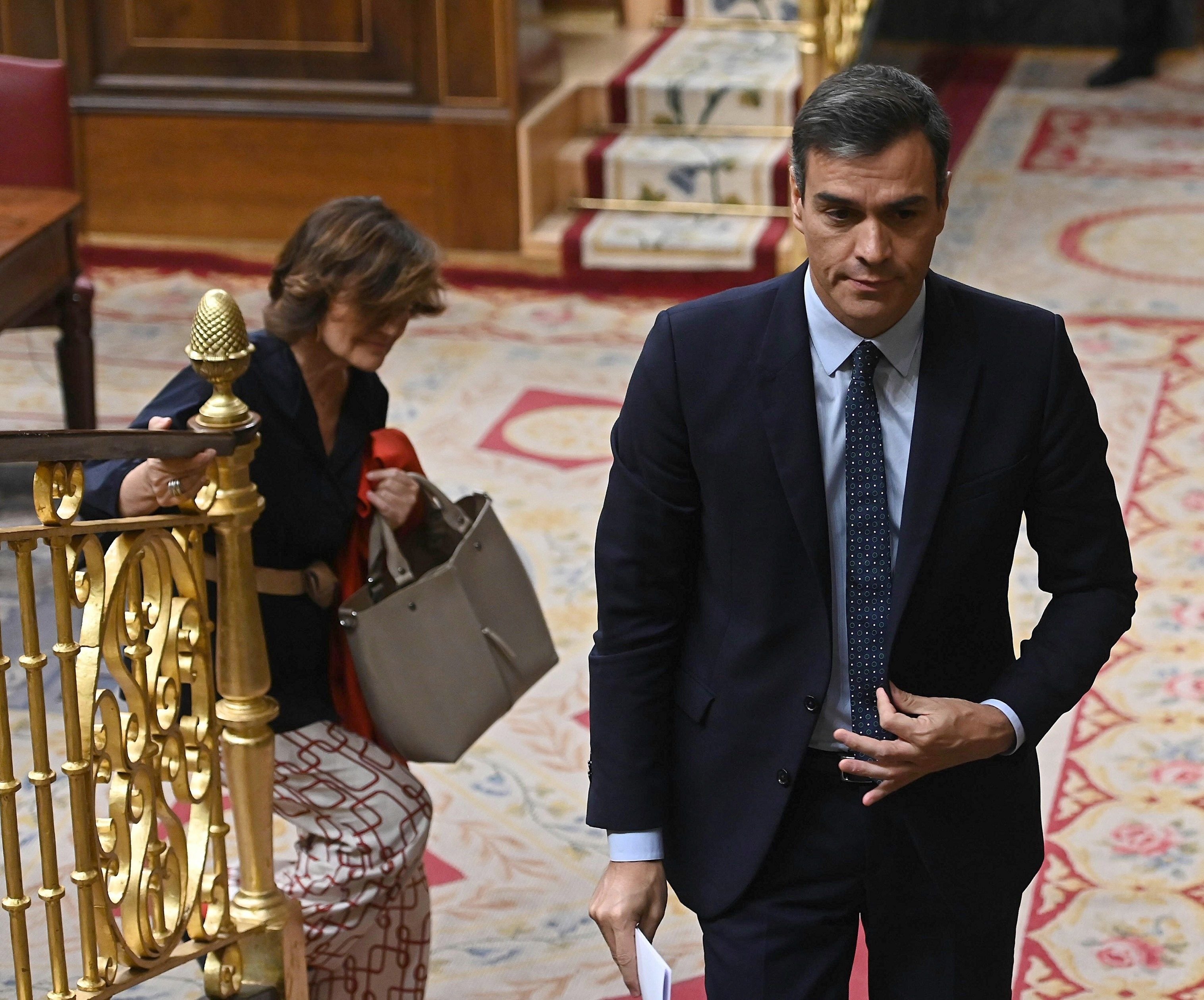 El presidente del Gobierno en funciones, Pedro Sánchez, y la vicepresidenta, Carmen Calvo. / efe