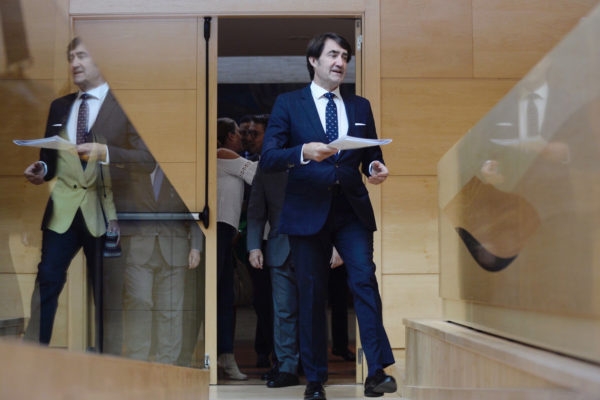 El consejero de Fomento y Medio Ambiente, Juan Carlos Suárez-Quiñones. / efe