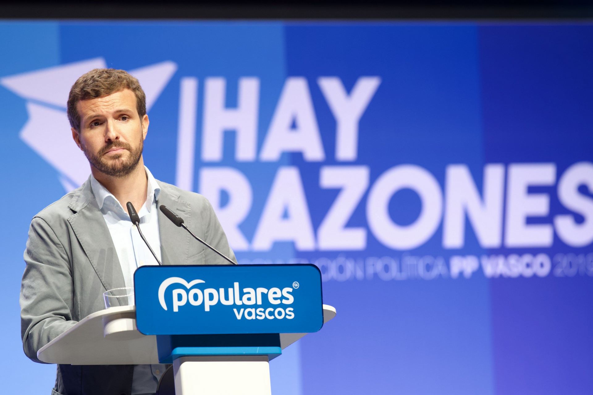 El presidente del PP, Pablo Casado durante su intervención en Vitoria. / efe