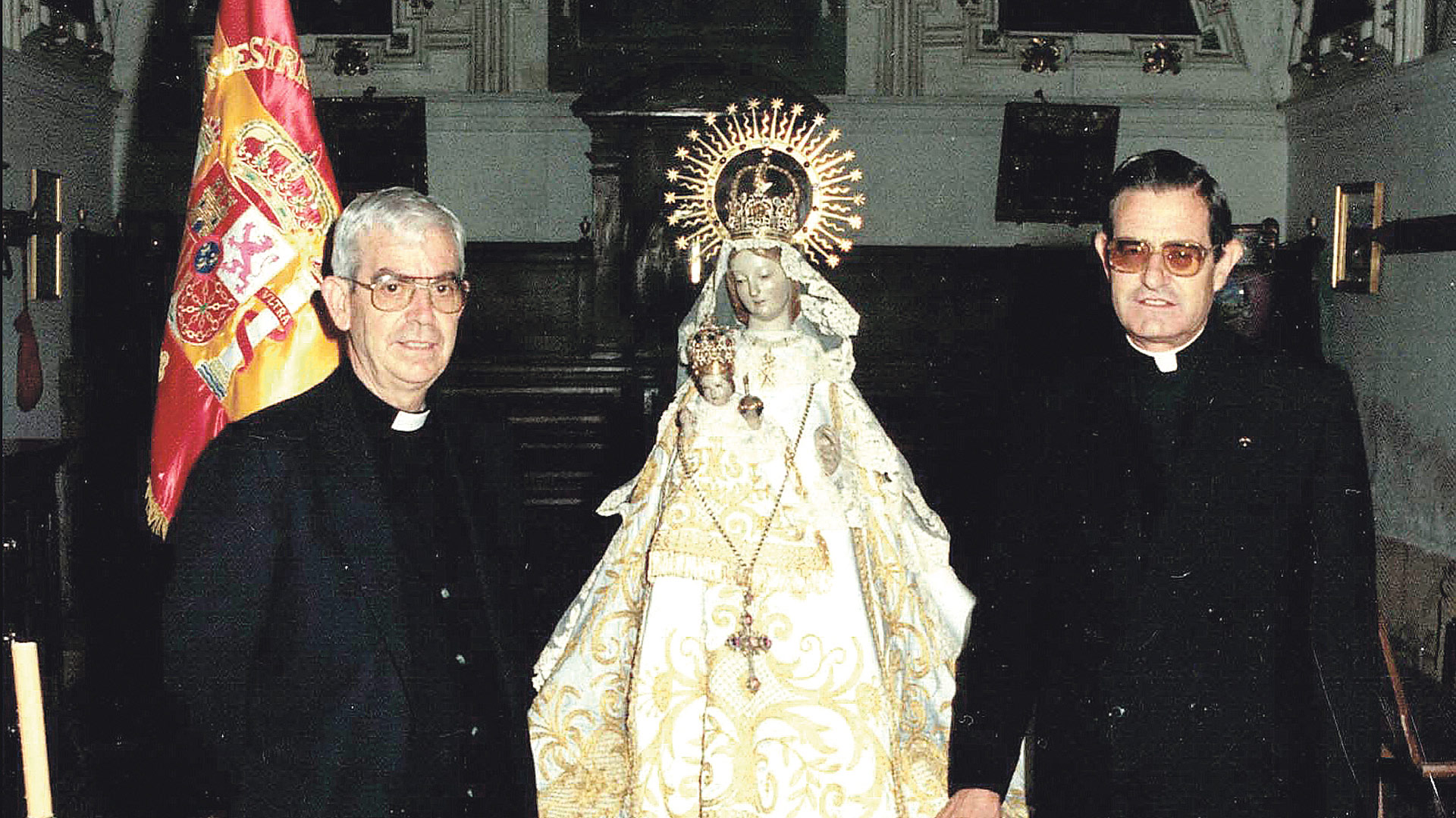 D. Rafael con D. Cipriano en la sacristía de la Fuencisla.