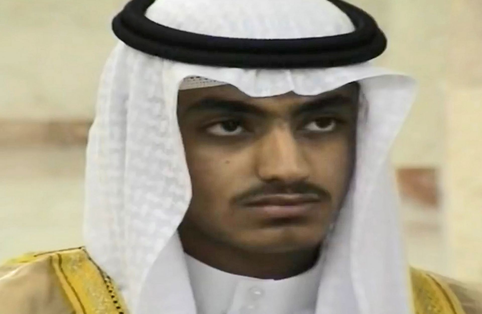 Captura de una grabación sin datar que muestra al Hamza bin Laden, muerto en una operación antiterrorista de EEUU.