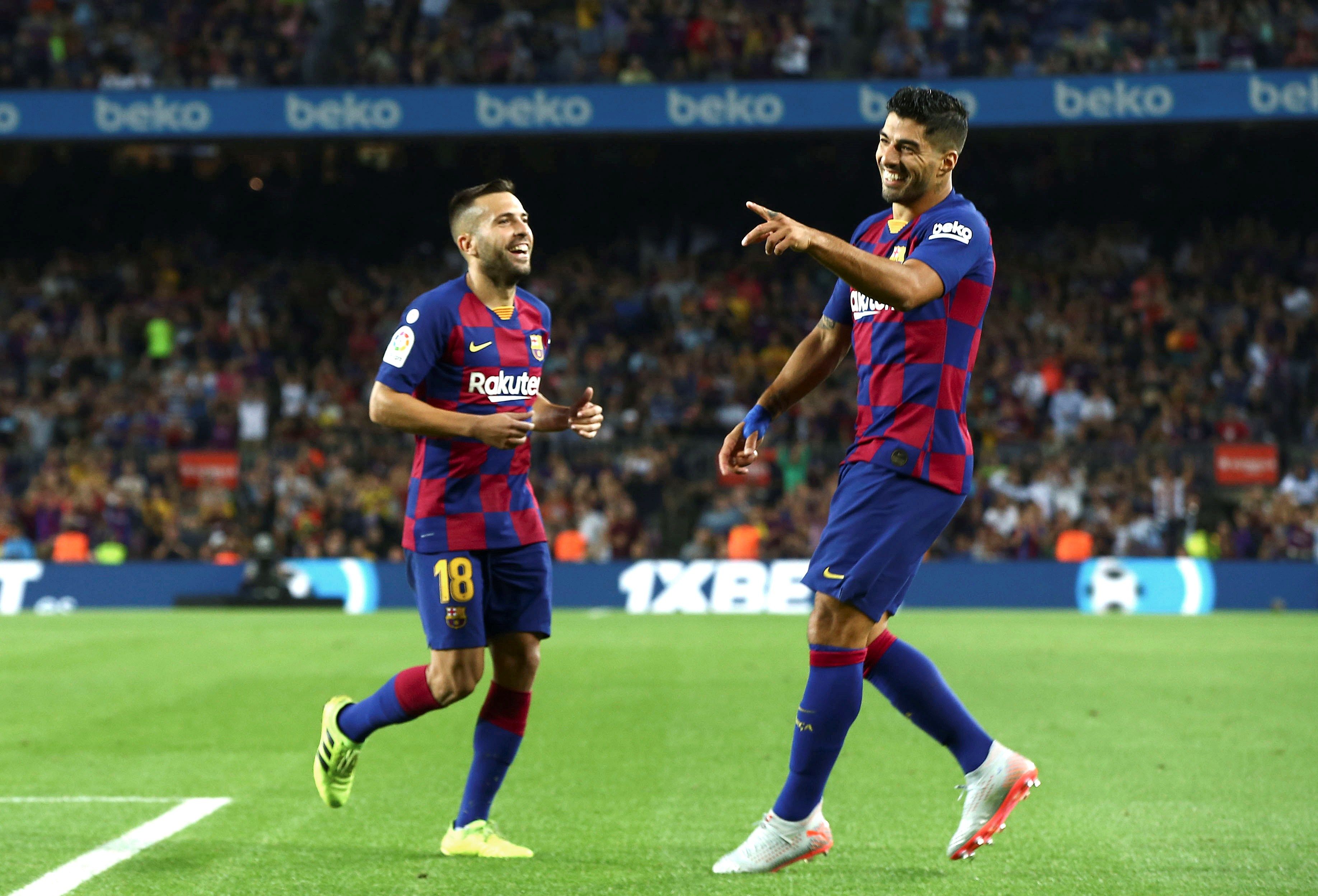 Los jugadores del FC Barcelona, Jordi Alba y Luis Suárez, esperan ser una pieza clave ante el Borussia. / EFE