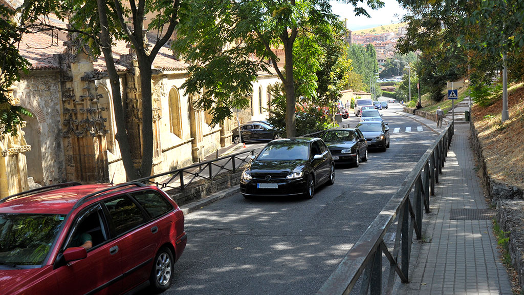 Vehículos buscando una alternativa por el ‘cierre’ del centro histórico en el ‘Día sin coche’ de 2018 / Kamarero