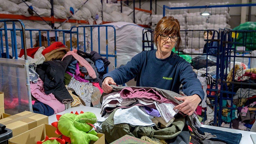 Una segunda vida para la ropa 1 Cada ciudadano genera entre 30 y 40 kilos de residuo textil anual en España. / el adelantado