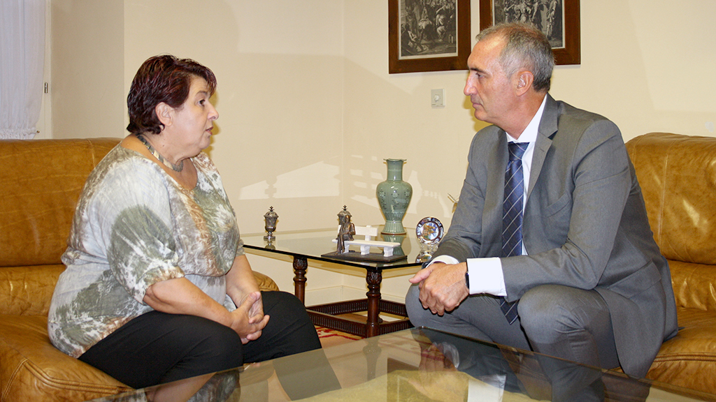 Clara Luquero se reunió ayer viernes con el delegado territorial en el Ayuntamiento. / E. A.
