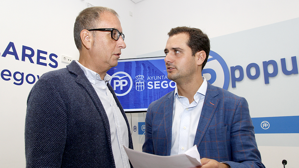 José Luis Huertas y Pablo Pérez, en la sede del Partido Popular de Segovia antes de la rueda de prensa. / Nerea Llorente