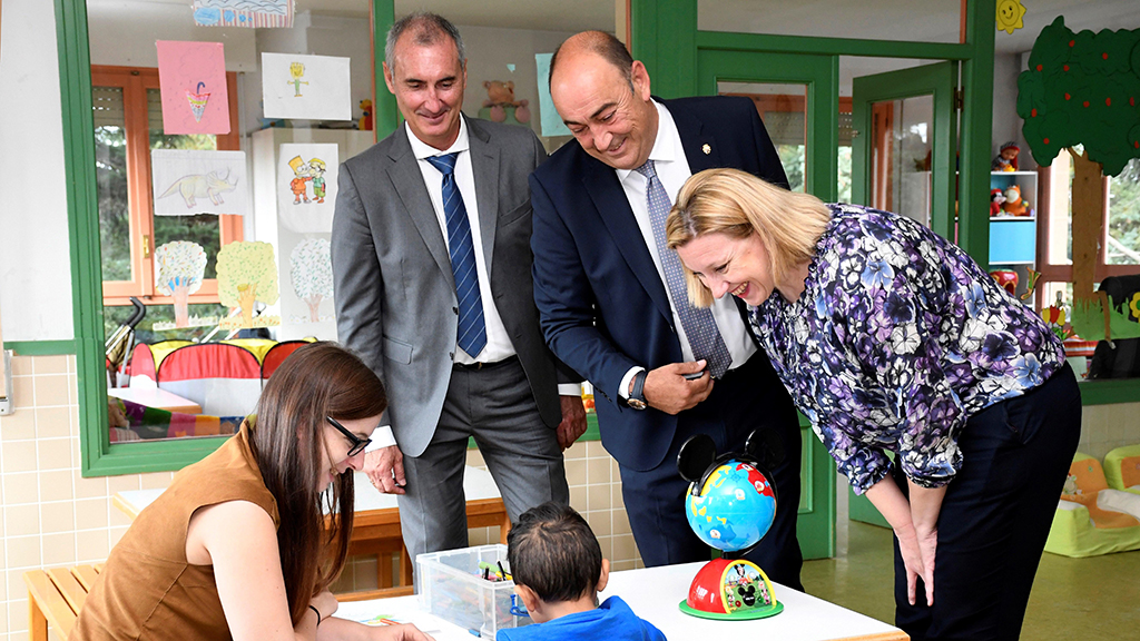 Isabel Blanco, durante su visita al centro Juan Pablo II. / efe