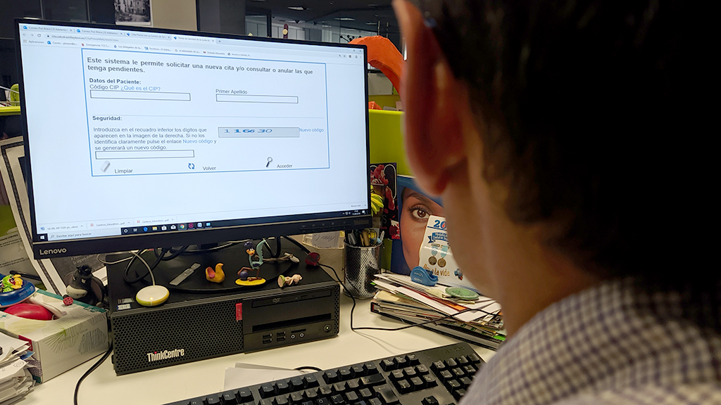 Los usuarios de Sacyl pueden solicitar, consultar o anular una cita a través de sistemas telemáticos. / NEREA LLORENTE