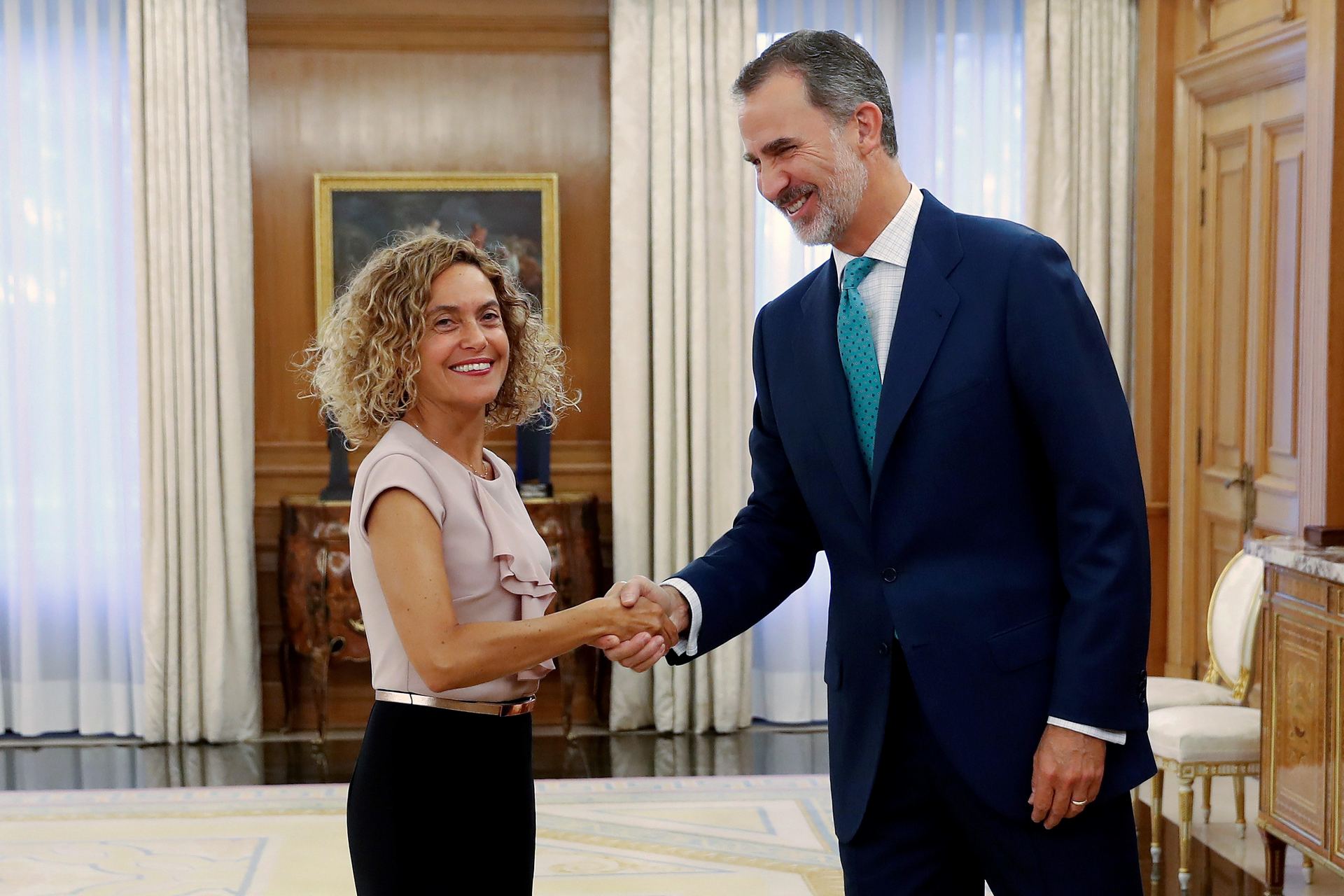 Meritxell Batet junto a Felipe VI antes de su reunión en Zarzuela. / EFE
