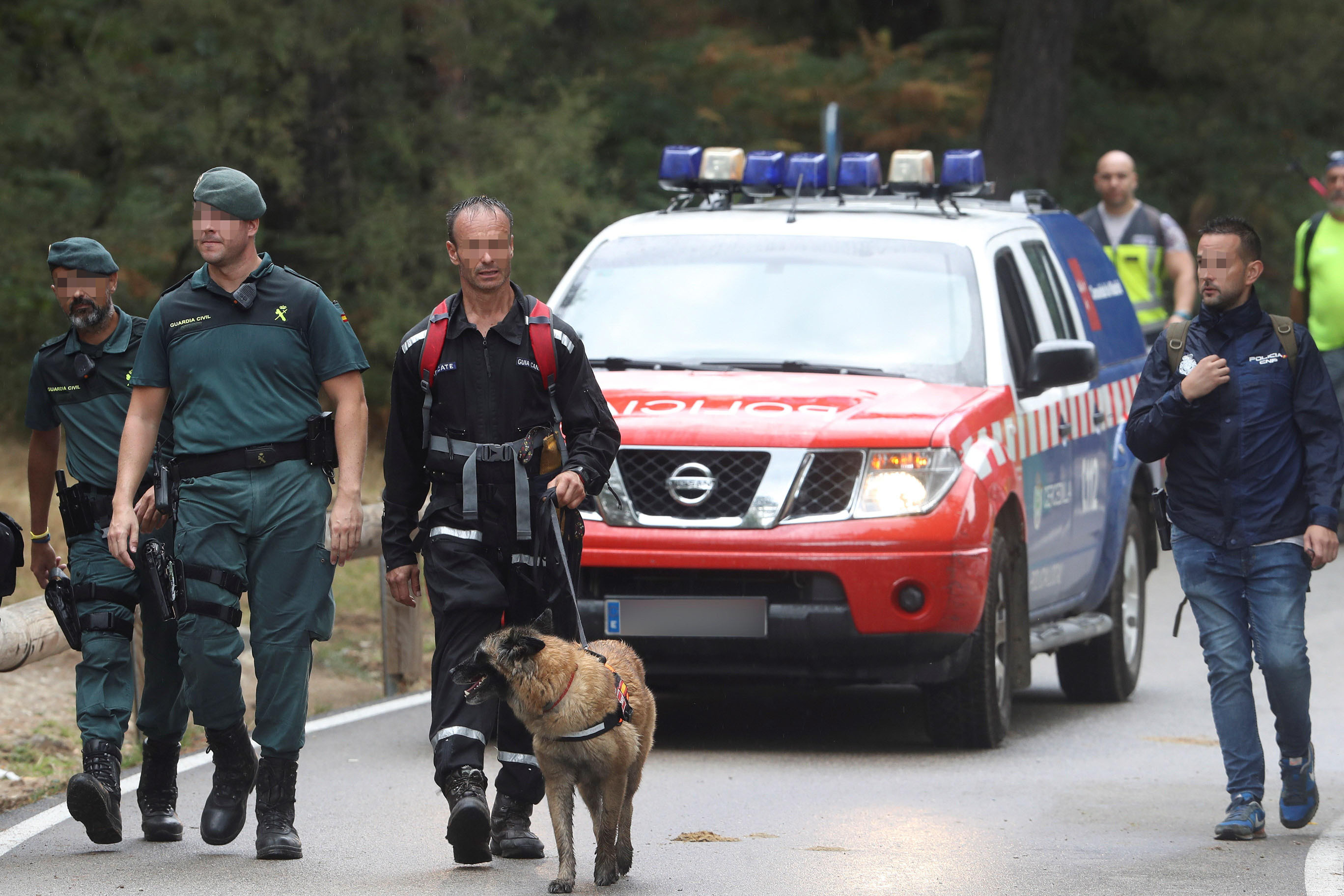La Guardia Civil y voluntarios durante el dispositivo de búsqueda de Blanca Fernández Ochoa, desaparecida en Las Dehesas en Cercedilla. / EFE