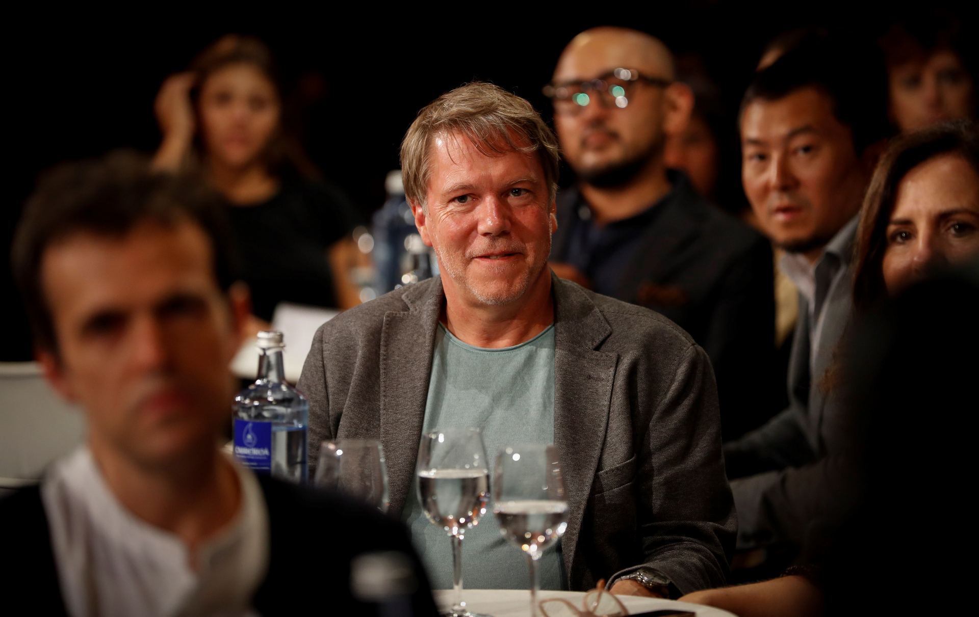 Justin Webster durante el visionado de la serie en Zinemaldia. / EFE