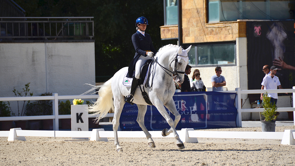 Carla de la Fuente, en un momento de la competición que se celebró en el Centro Ecuestre. / LUCÍA CASADO