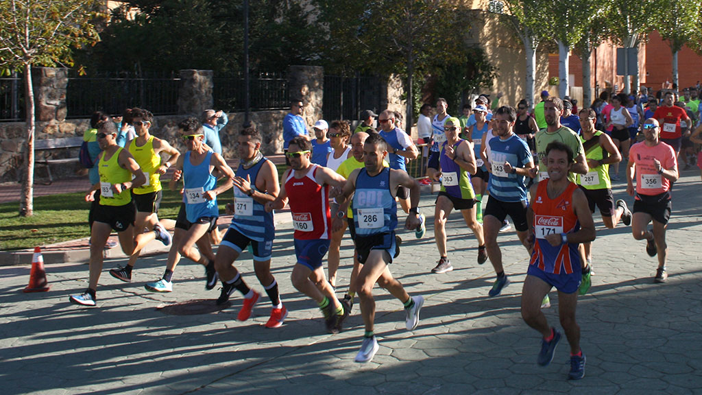 Miguel Ángel Martín, David Berzal, Pedro Luis Gómez, David Isabel, Julio de Pablos, en primera línea de salida. / E.A.