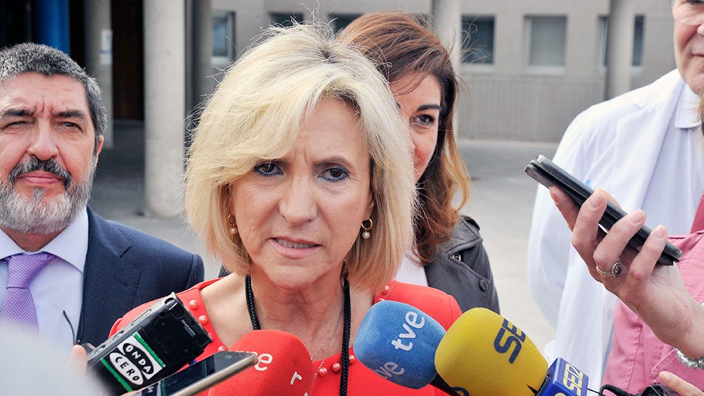 La consejera de Sanidad, ha visitado el Hospital General.  / KAMARERO