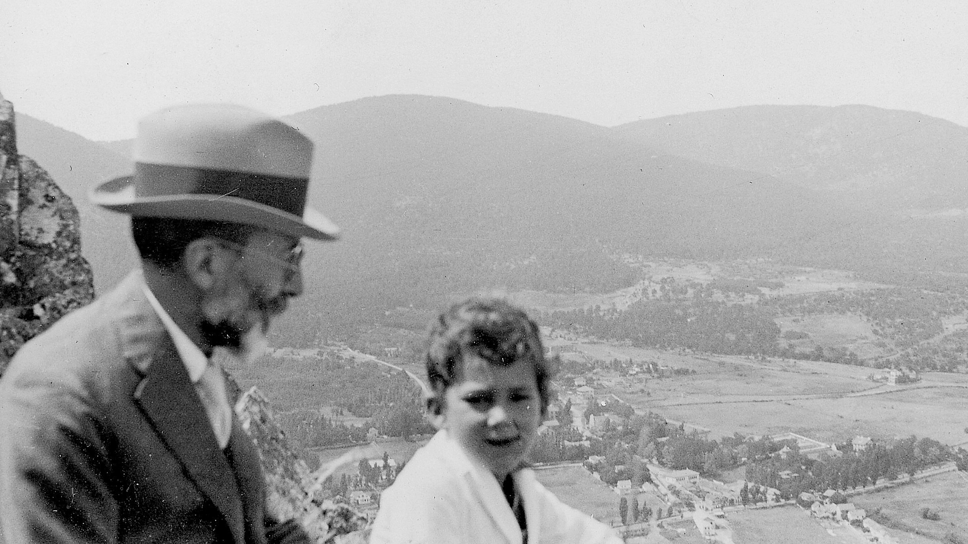 Ramón Menéndez Pidal con su nieto, Diego Catalán hacia 1934-1935. (FRMP).