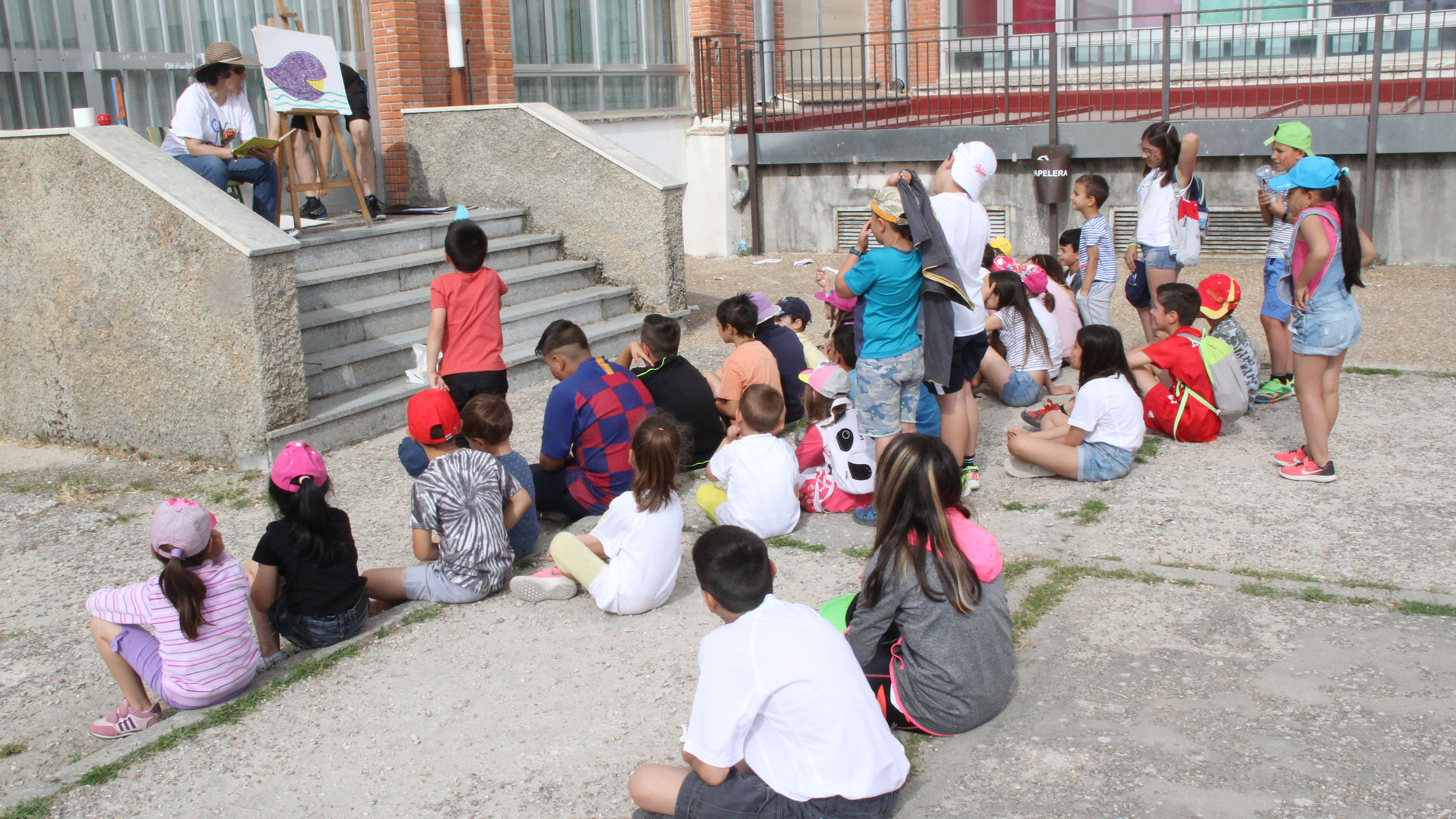 Actividade de cuentacuentos celebrada en el colegio San Gil. / c.n.