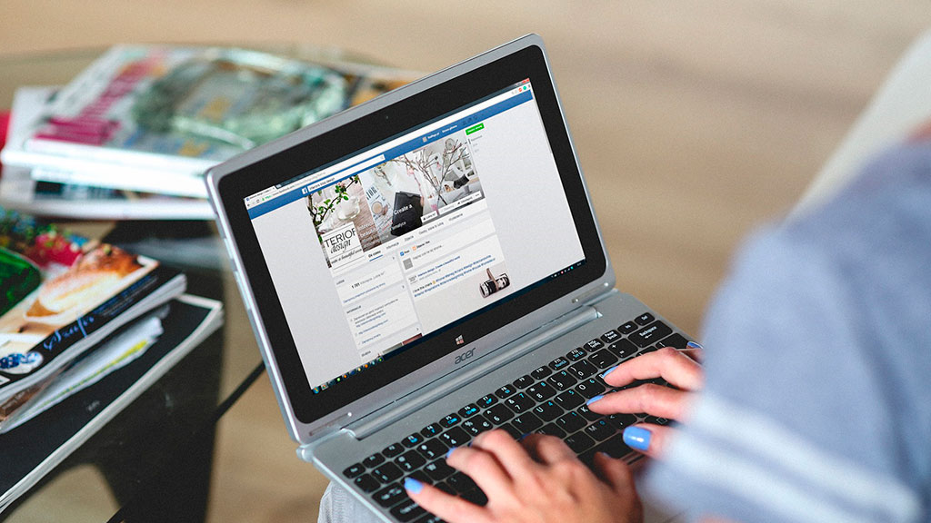 Los ópticos y optometristas sostienen que el abuso de las tecnologías está disparando la miopía en niños y adolescentes. / E.A.