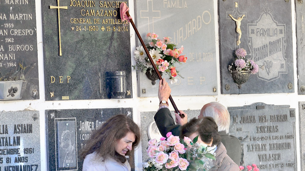 05 1kama dia santos cementerio kam2156