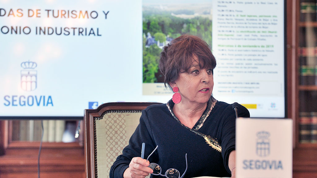 La concejala de Turismo, Claudia de Santos, durante la presentación de la Jornadas. / Kamarero