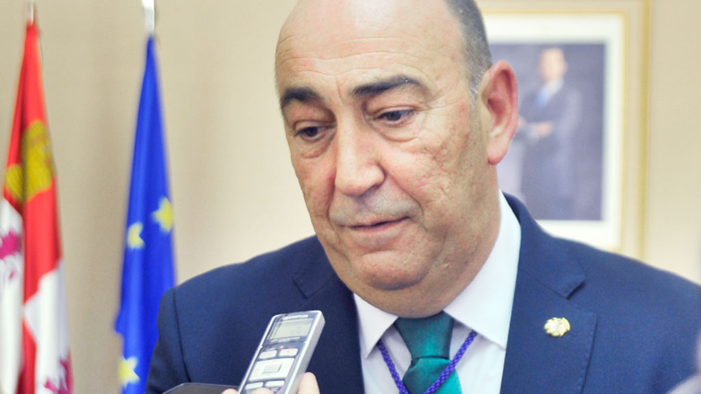 El presidente de la Diputación, Miguel Ángel de Vicente.  / KAMARERO