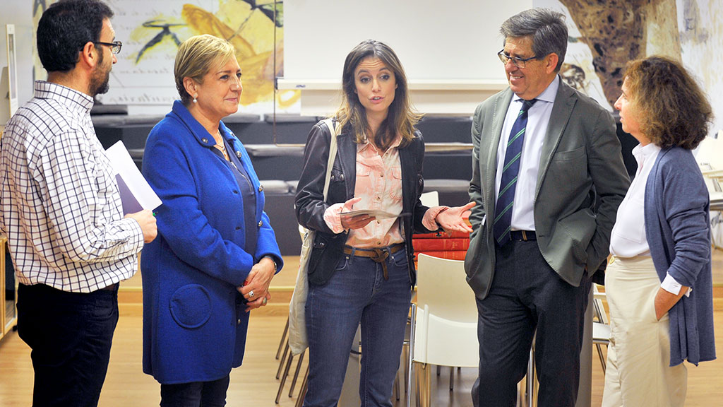 Andrea Levy, con algunos candidatos del PP segoviano, en El Adelantado de Segovia