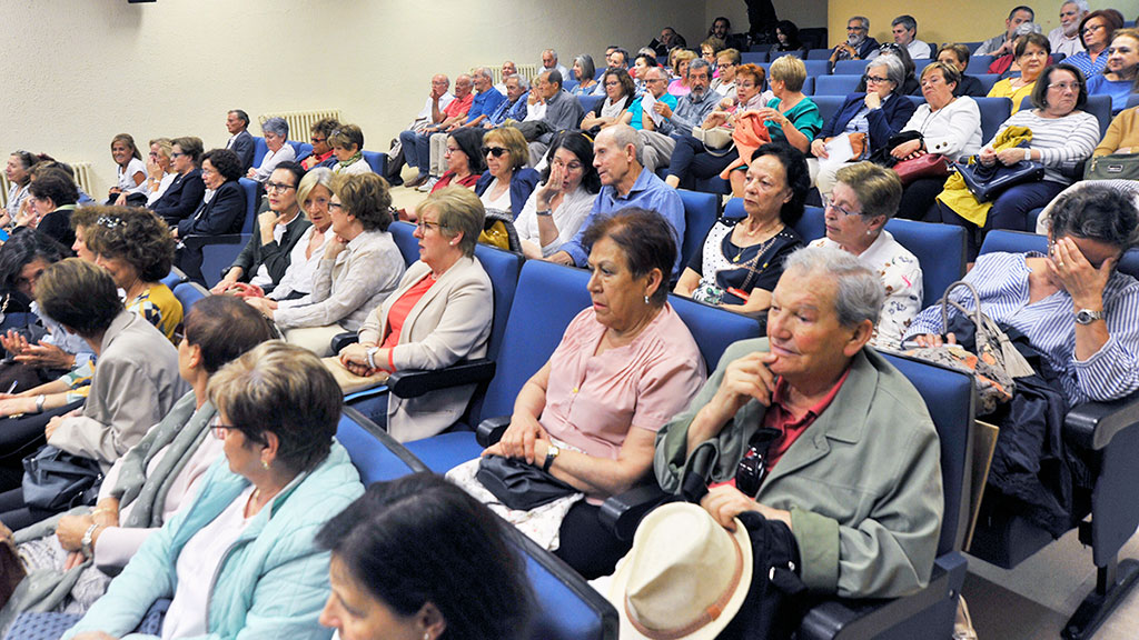 Cada curso aumenta el número de alumnos que participan en el Programa Interuniversitario de la Experiencia. / KAMARERO
