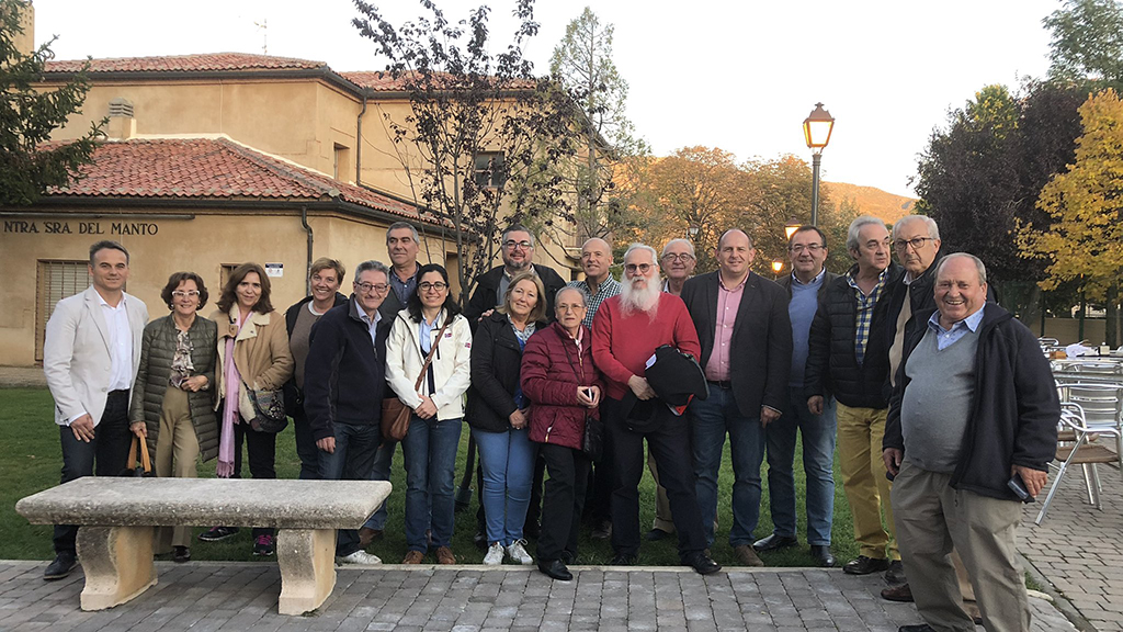 El PSOE analiza la necesidad de un frente común ante la despoblación 1 Asistentes al encuentro, con Zamarrón en el centro. / el adelantado