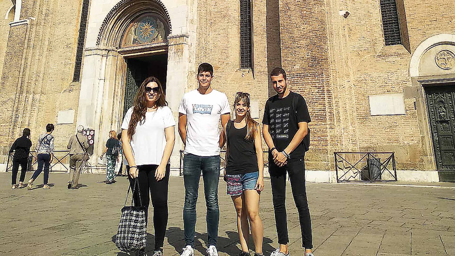 David Pérez de Quevedo Casanova (derecha) en la ciudad de Ferrara. / David Pérez