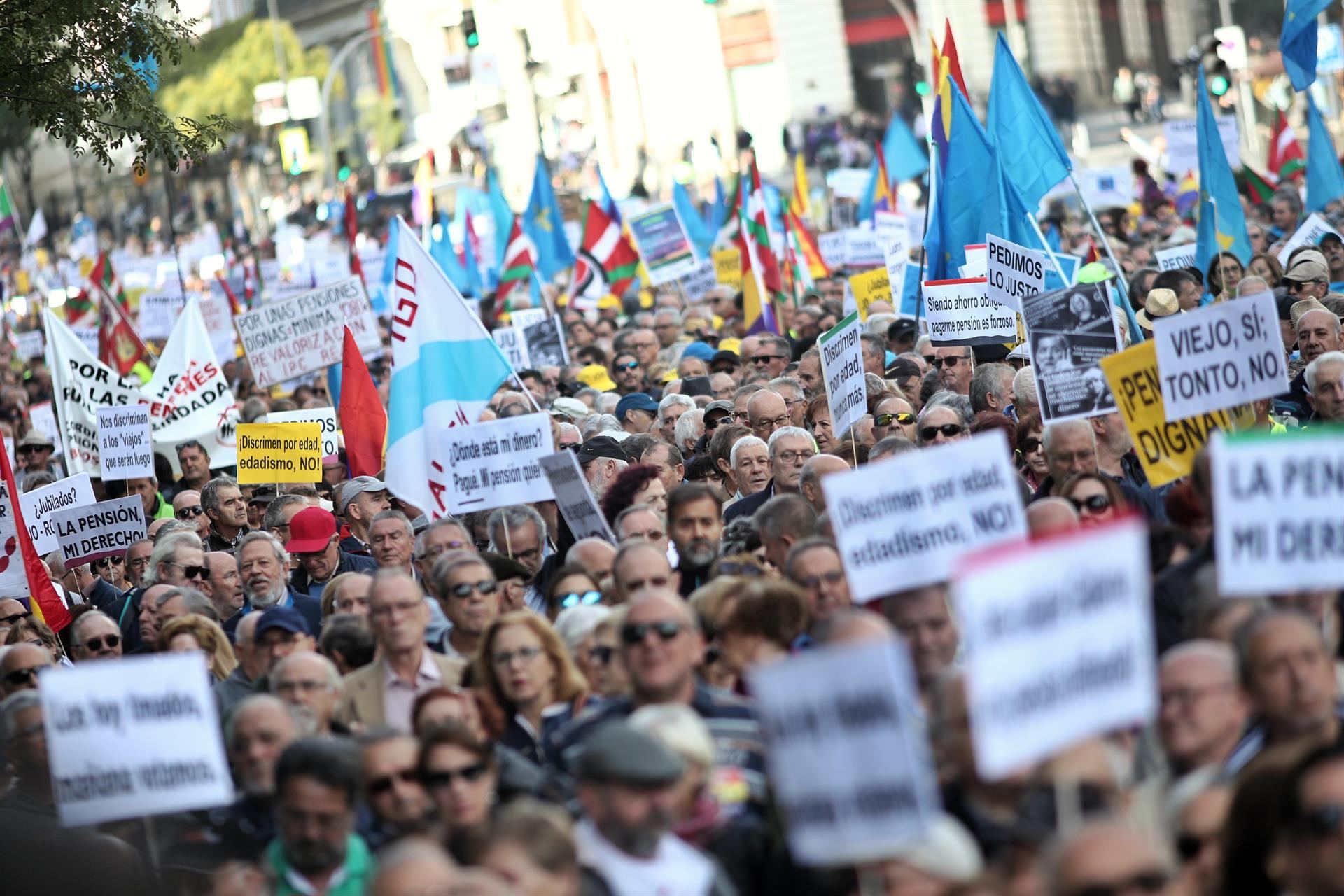 La manifestación congregó a 8.00o personas, entre ellas las dos columnas que llegaron a Madrid desde Bilbao y Rota.