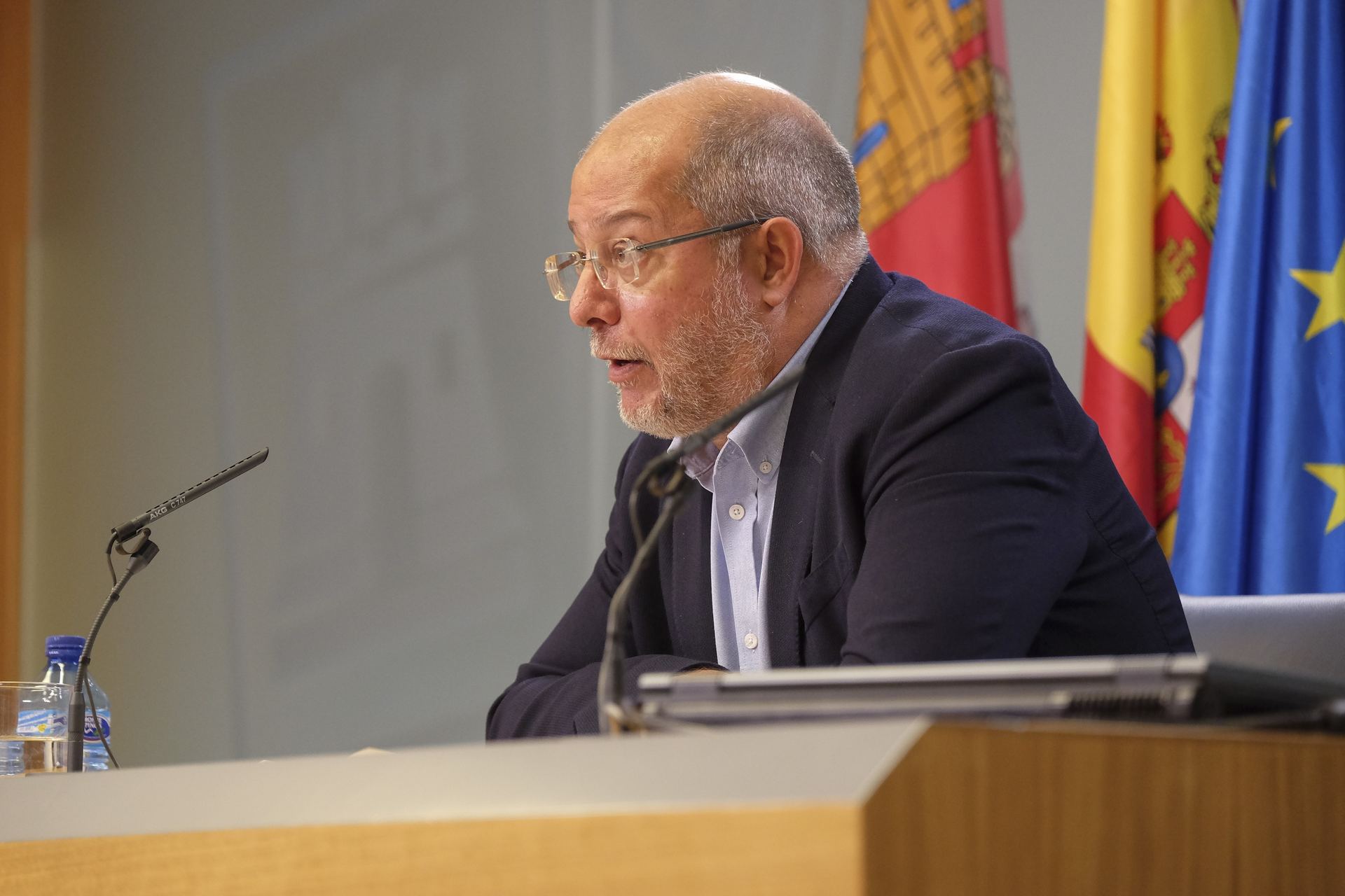 El vicepresidente y portavoz de la Junta, Francisco Igea.

El vicepresidente de la Junta de Castilla y León, Francisco Igea.


10/3/2019