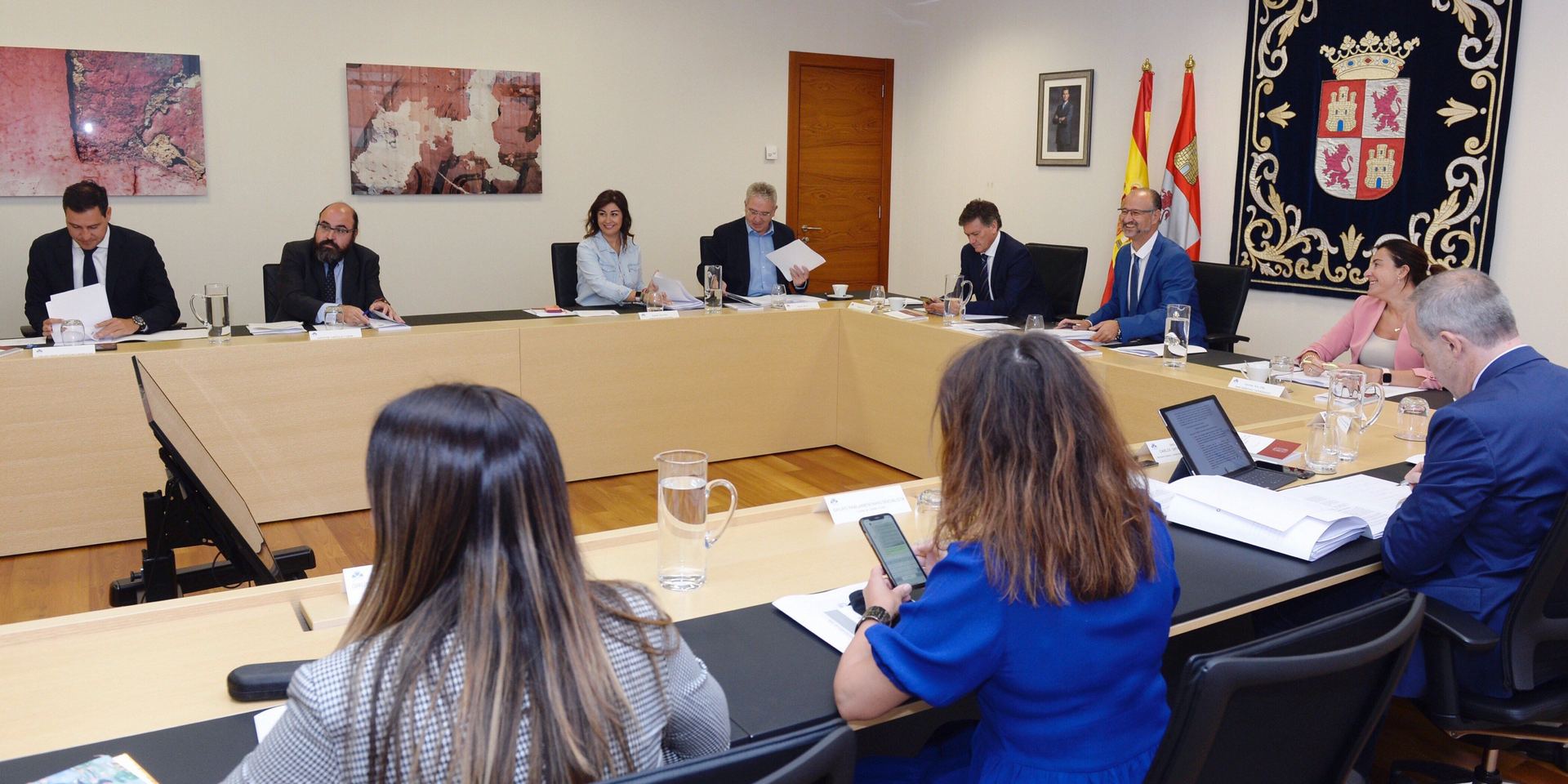 Los grupos parlamentarios PP y Ciudadanos se reunieron para concretar el acuerdo. / efe