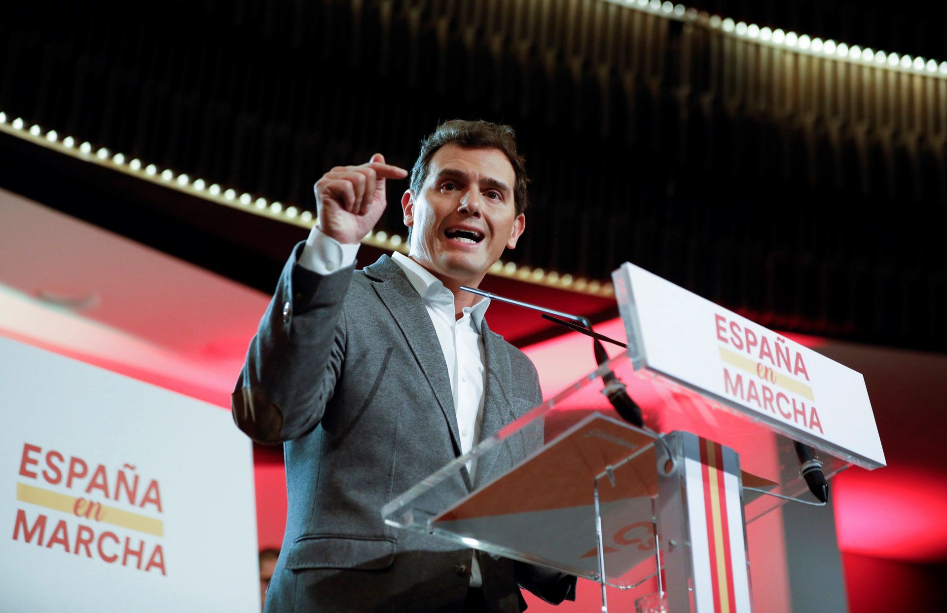 El líder de Ciudadanos, Albert Rivera, considera prioritario frenar las aspiraciones de Quim Torra. / efe