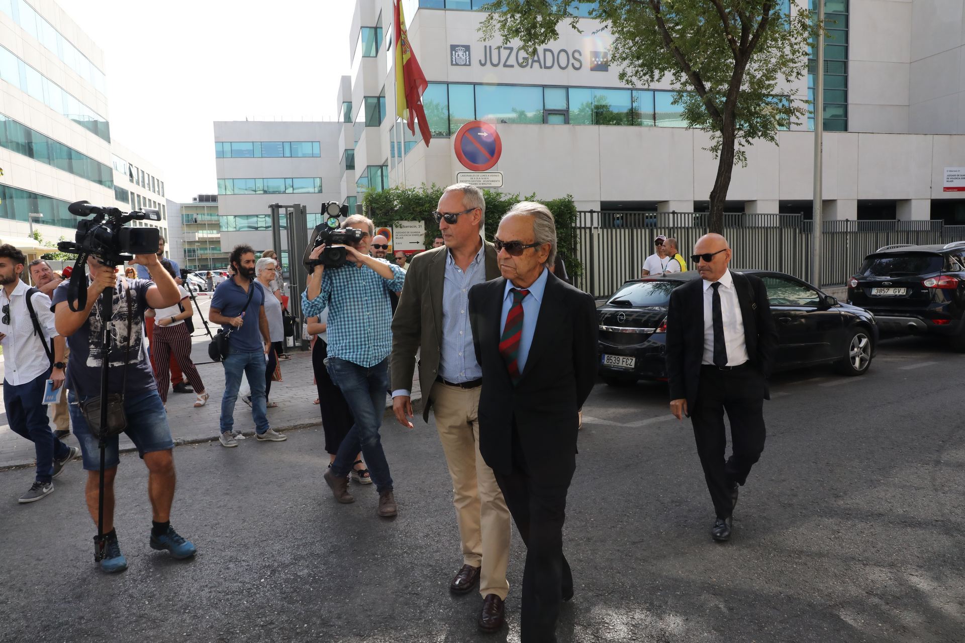 El banquero Jaime Botín (c) se enfrenta a cuatro años de prisión.