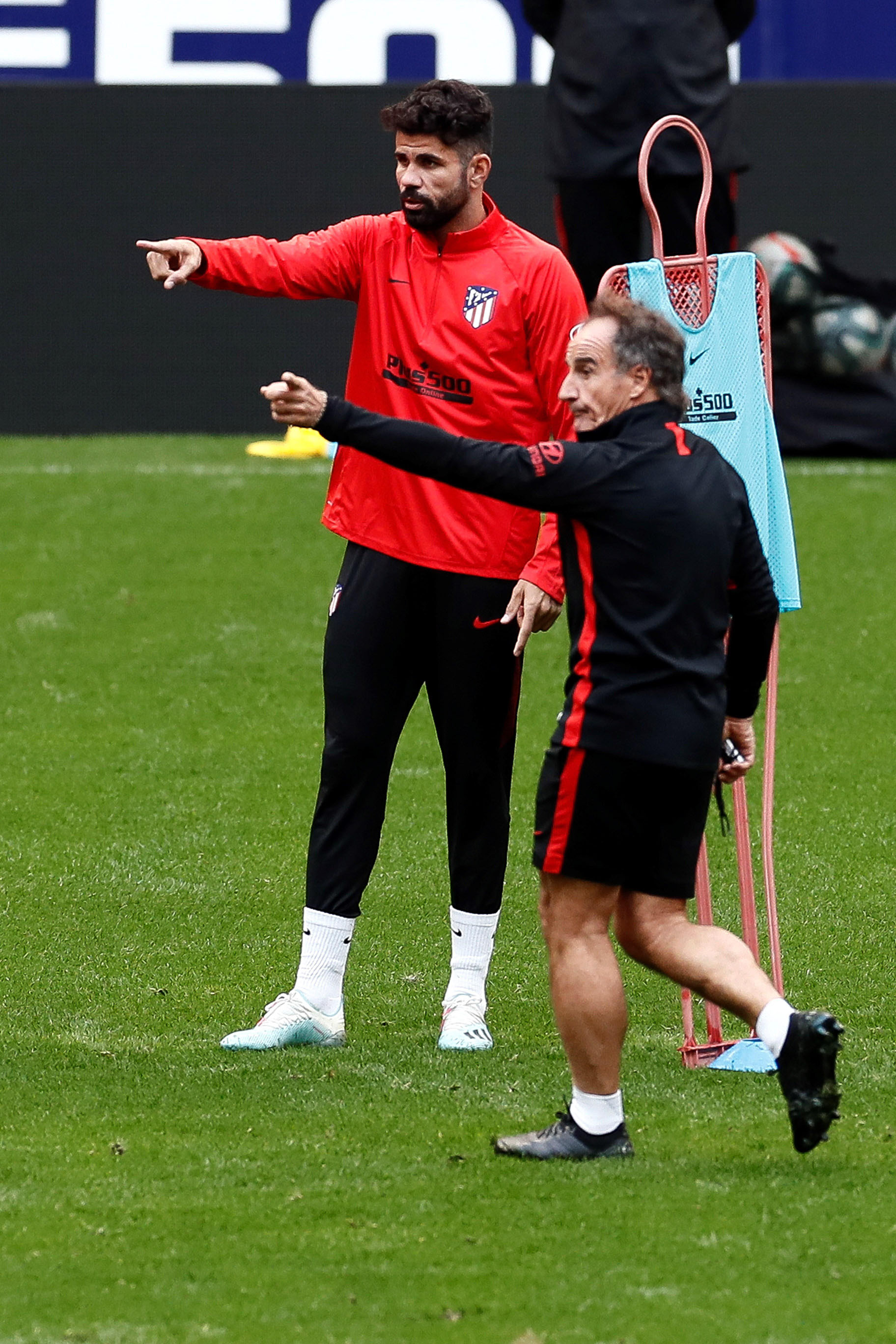 Diego Costa (izq) volverá a formar de inicio junto a Álvaro Morata. / EFE