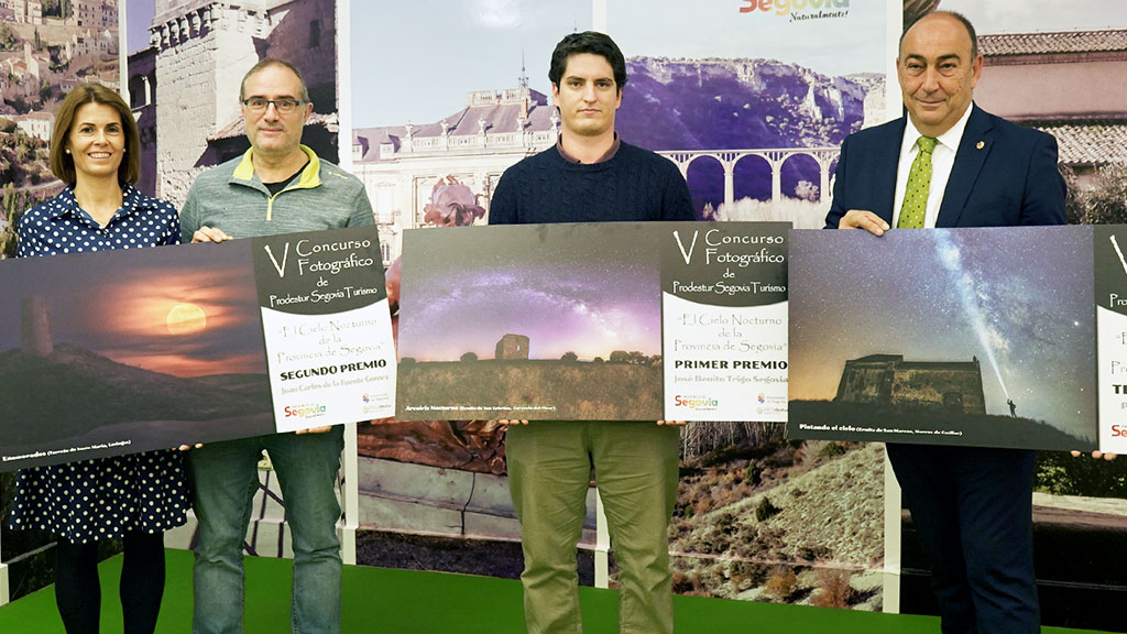 La diputada provincial de Prodestur, Magdalena Rodríguez; Juan Carlos de la Fuente, José Benito Trigo y el presidente de la Diputación, Miguel Angel de Vicente. / E. A.