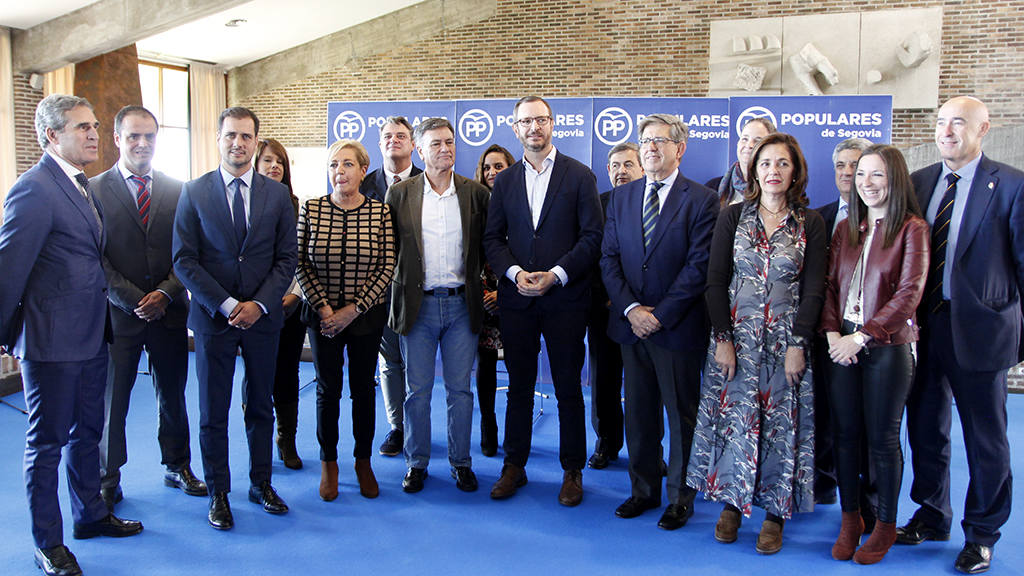 Los populares de Segovia, durante la presentación en el Parador de Segovia. / NEREA LLORENTE