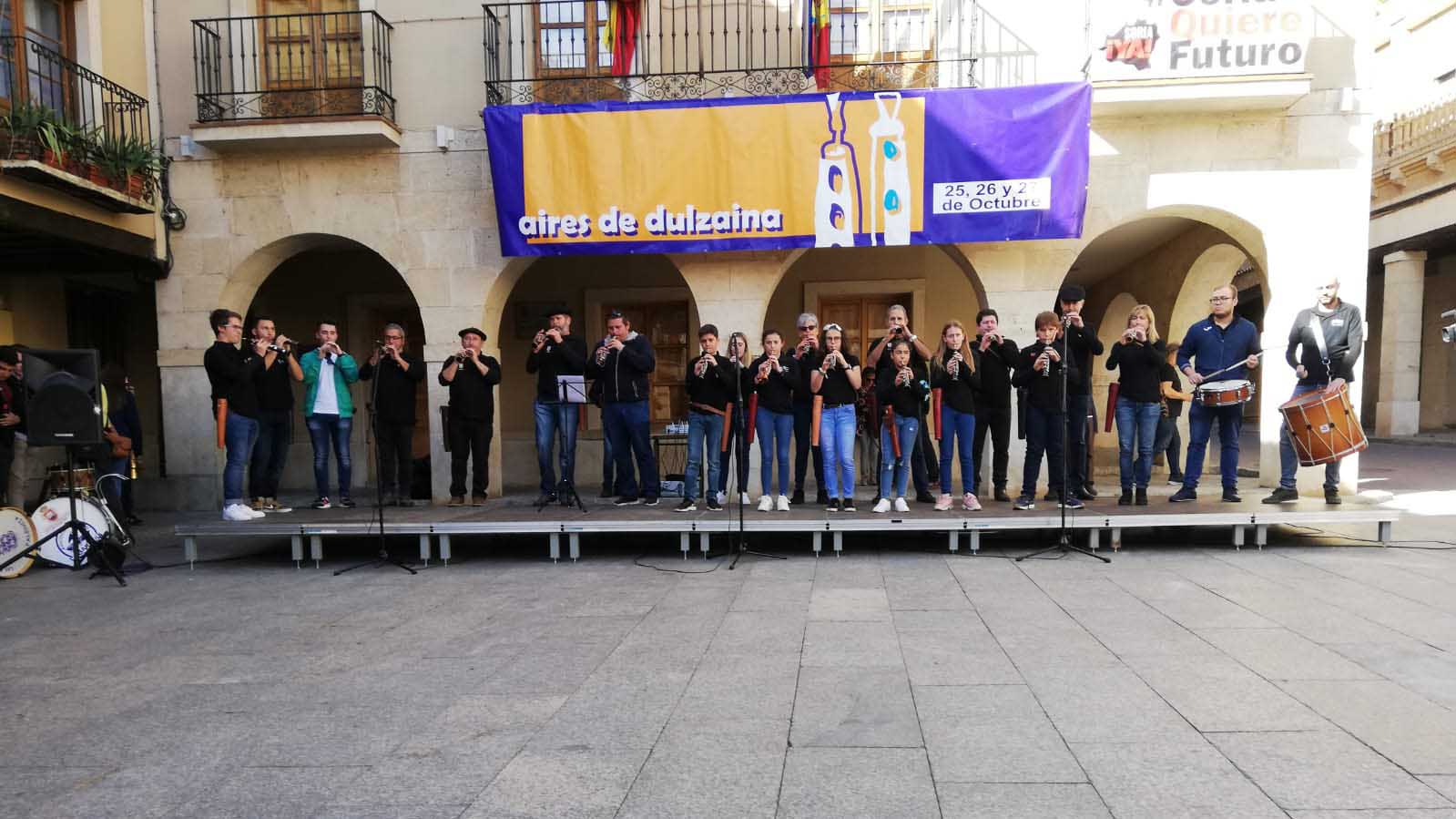 Grupo de dulzainas de la Escuela de Música Cecilio de Benito en el certamen 'Aires de dulzaina'. / C.N.