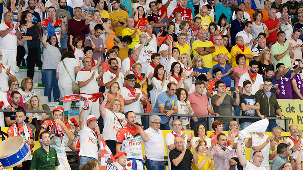Miguel Ángel de Vicente (izq.) y Julián Mateo, tras la firma del convenio. / KAMARERO